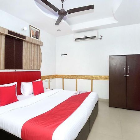 Oyo 5884 Amante Hotel Chandīgarh Buitenkant foto