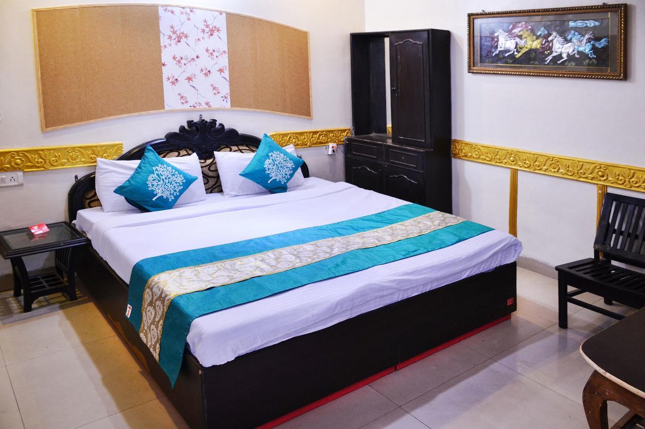 Oyo 5884 Amante Hotel Chandīgarh Buitenkant foto