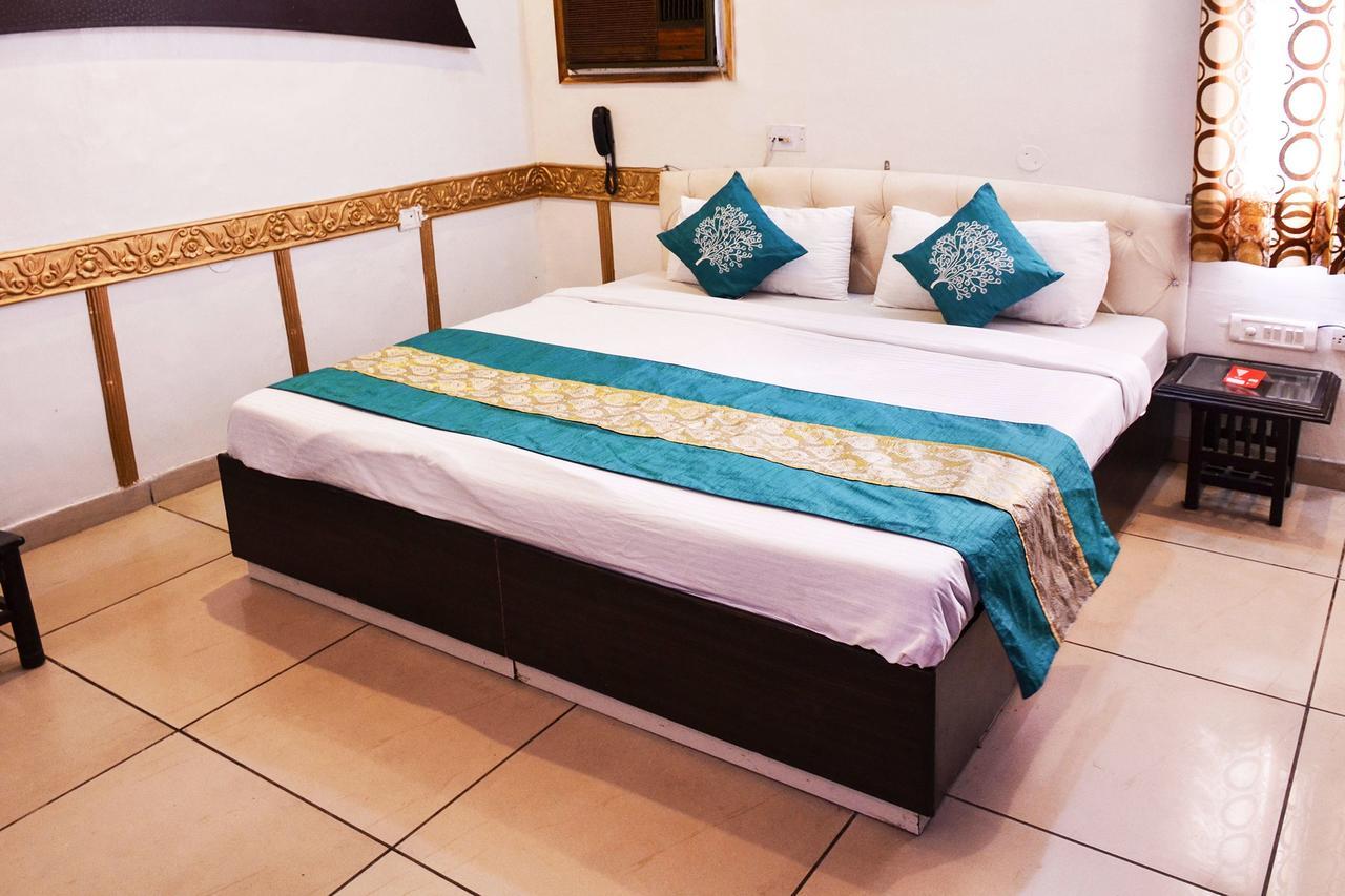 Oyo 5884 Amante Hotel Chandīgarh Buitenkant foto