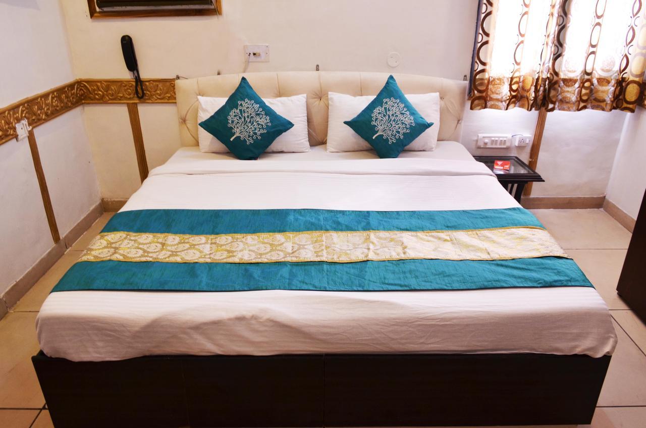Oyo 5884 Amante Hotel Chandīgarh Buitenkant foto