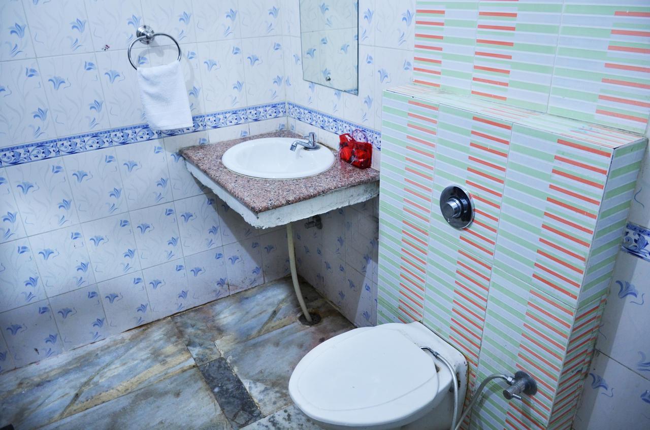 Oyo 5884 Amante Hotel Chandīgarh Buitenkant foto