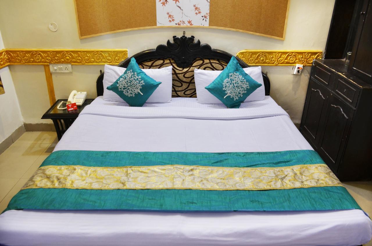 Oyo 5884 Amante Hotel Chandīgarh Buitenkant foto