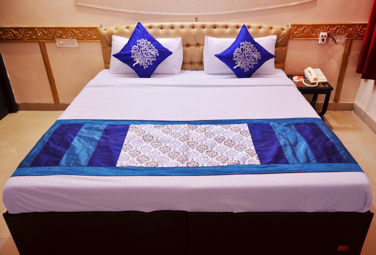 Oyo 5884 Amante Hotel Chandīgarh Buitenkant foto
