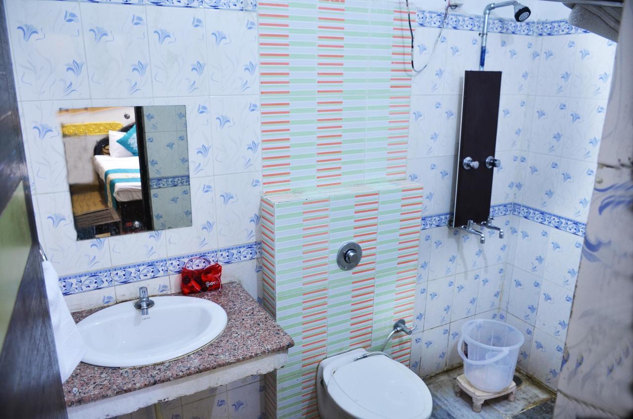 Oyo 5884 Amante Hotel Chandīgarh Buitenkant foto