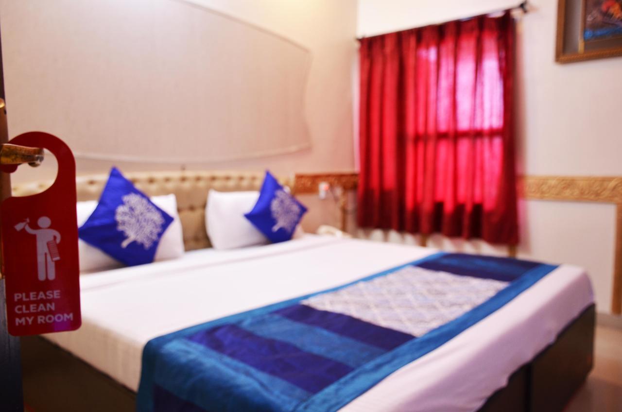 Oyo 5884 Amante Hotel Chandīgarh Buitenkant foto