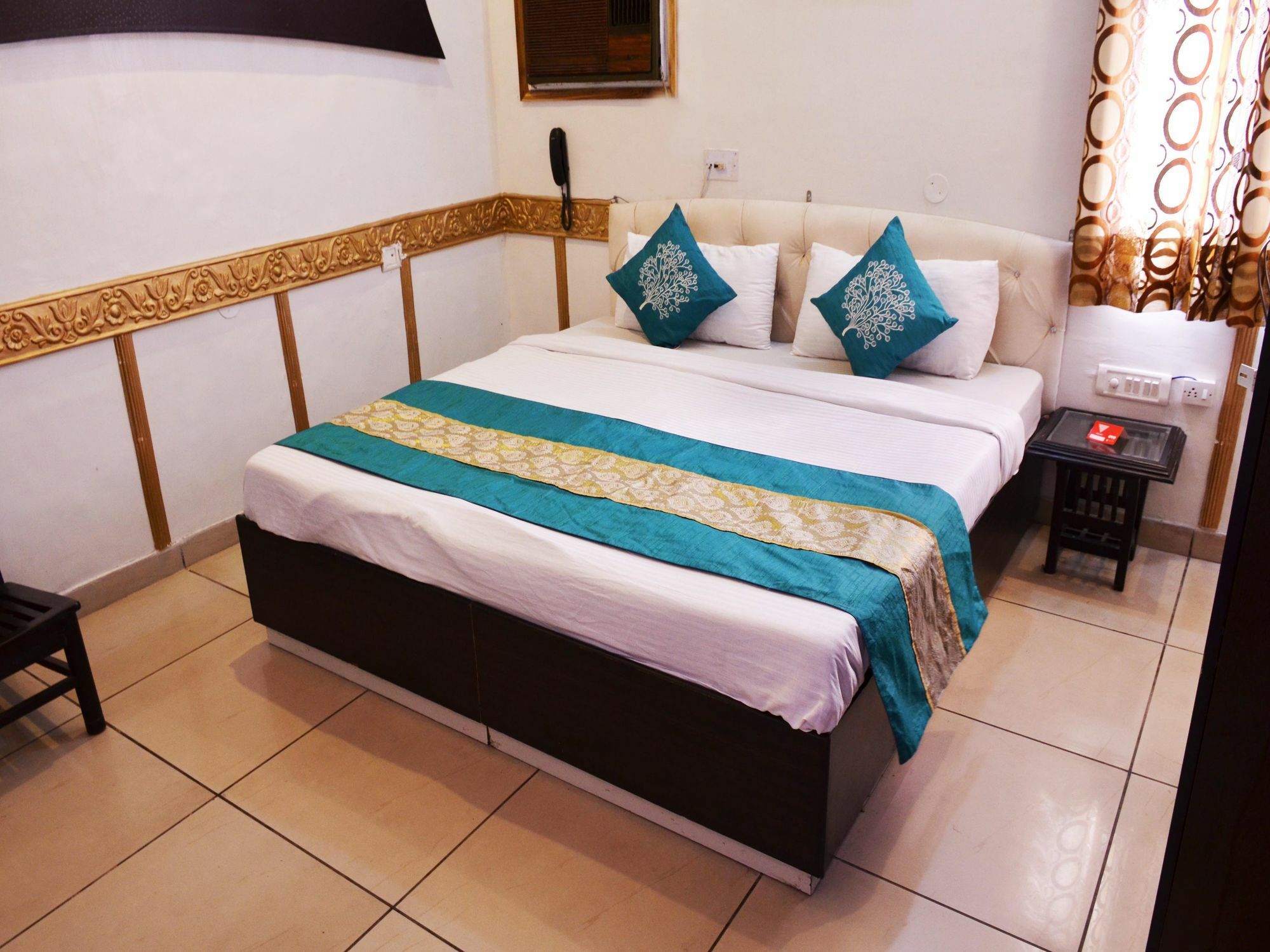 Oyo 5884 Amante Hotel Chandīgarh Buitenkant foto