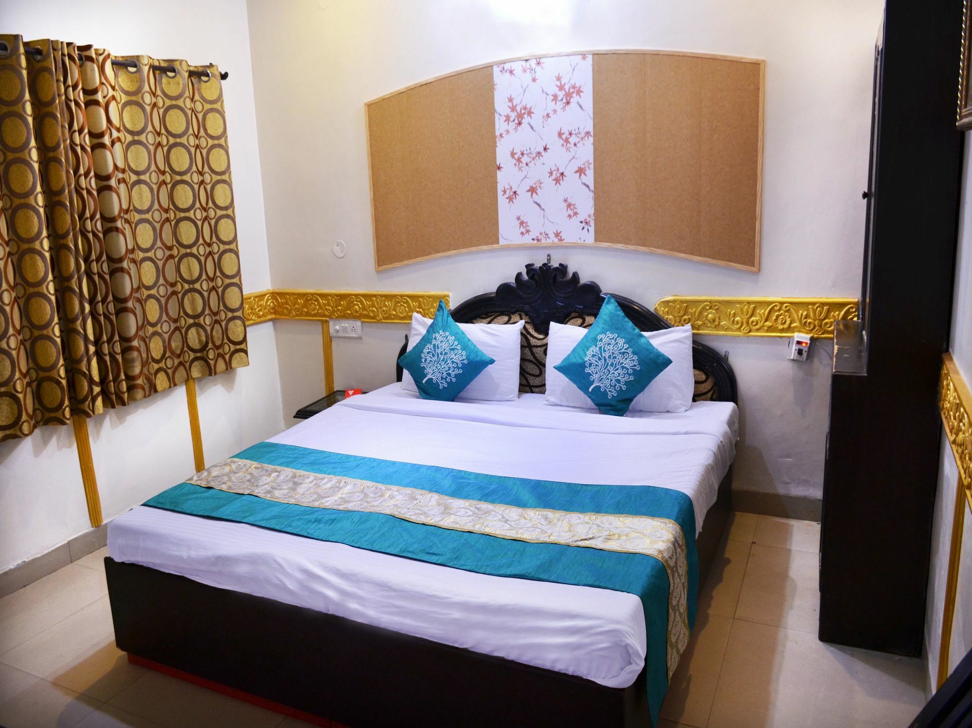 Oyo 5884 Amante Hotel Chandīgarh Buitenkant foto