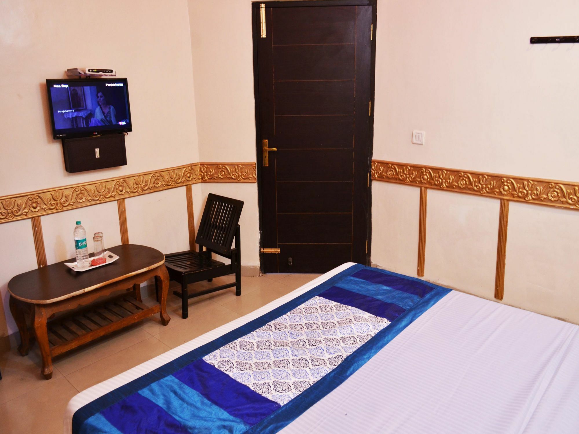 Oyo 5884 Amante Hotel Chandīgarh Buitenkant foto