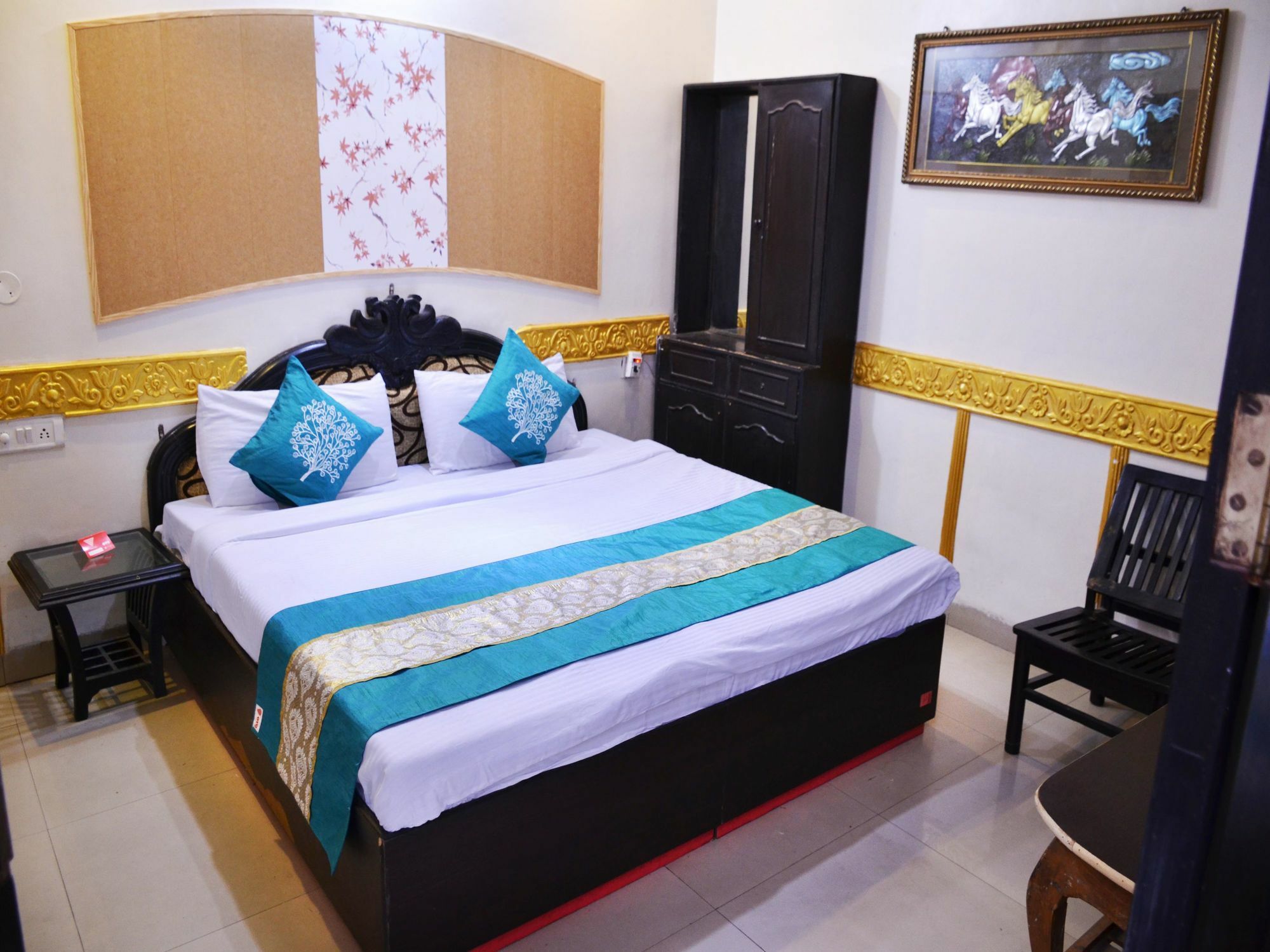 Oyo 5884 Amante Hotel Chandīgarh Buitenkant foto