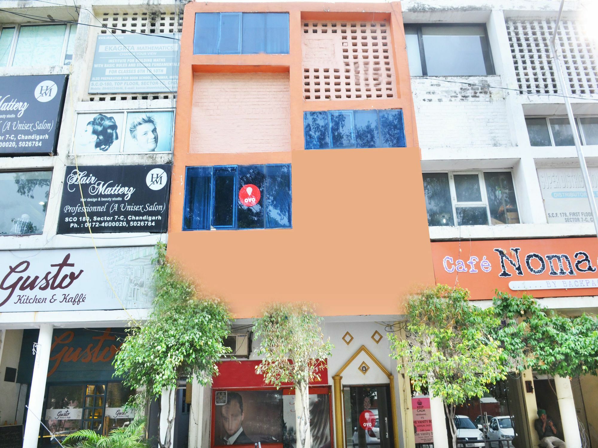 Oyo 5884 Amante Hotel Chandīgarh Buitenkant foto
