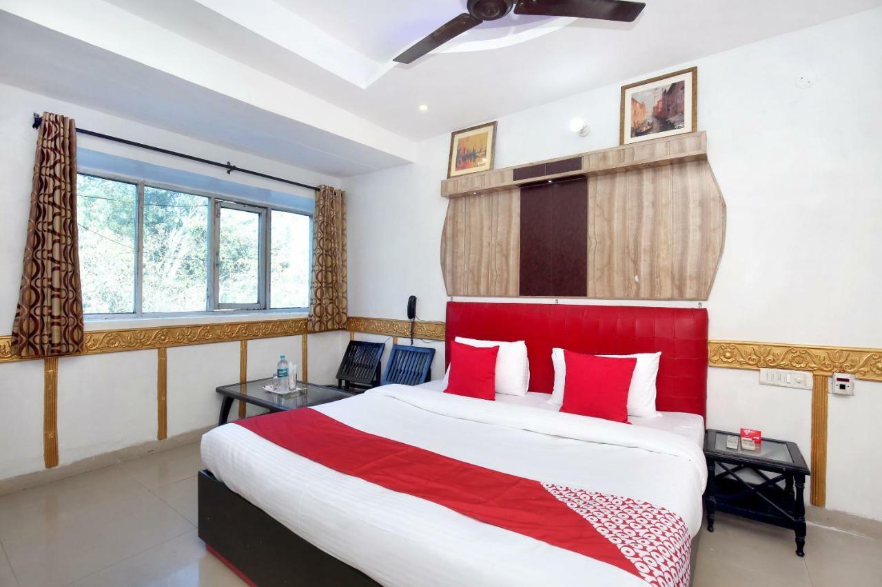 Oyo 5884 Amante Hotel Chandīgarh Buitenkant foto