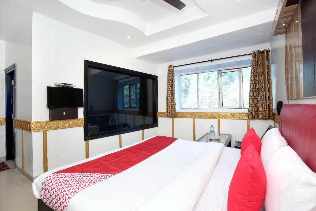 Oyo 5884 Amante Hotel Chandīgarh Buitenkant foto