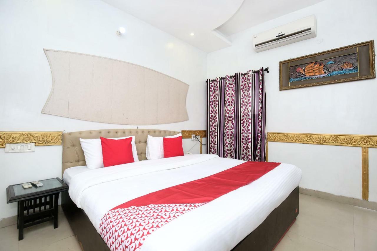 Oyo 5884 Amante Hotel Chandīgarh Buitenkant foto